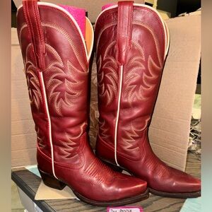 Beautiful scarlet Tecovas